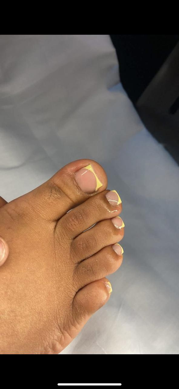 Butter Yellow Pedi